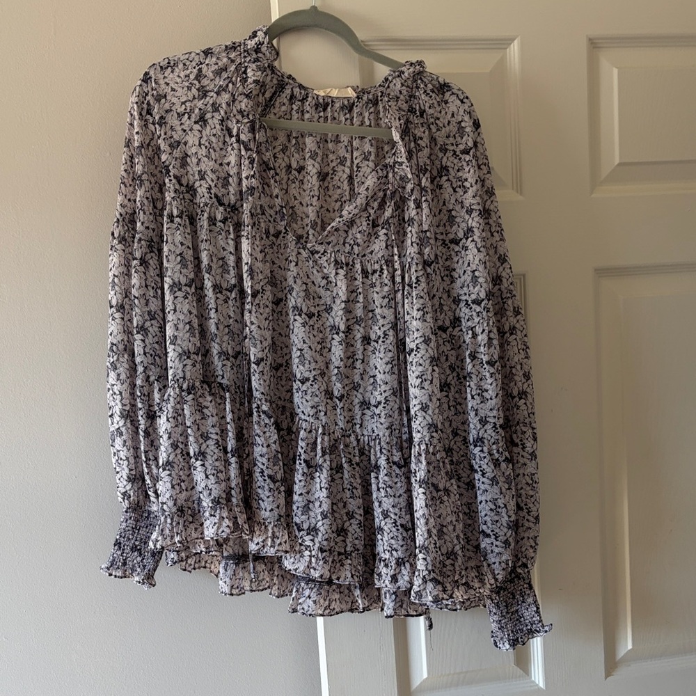 By Together Black and White Floral Ruffle Peasant Blouse